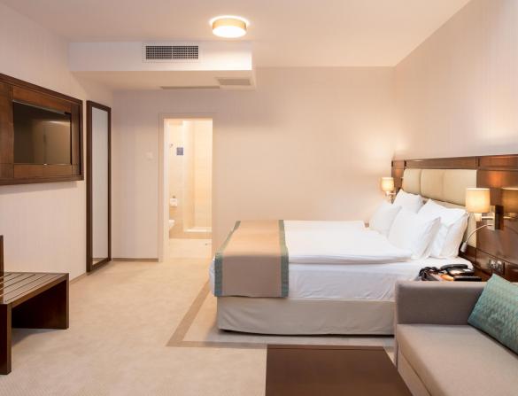 Amenities & Services Amenities & Services