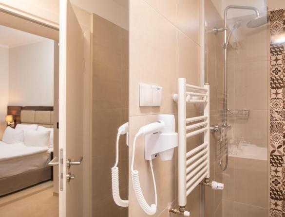 Amenities & Services Amenities & Services